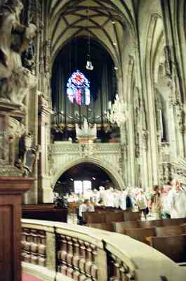 Blurred view of the cathedral's rose window and organ — Vienna, Austria (12-16 June 2000)
