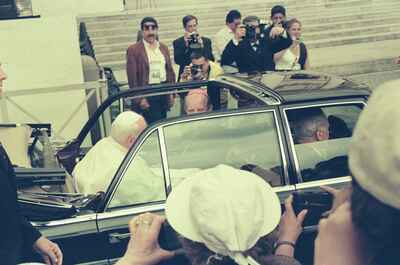Photographers crowding the Pope's open car — St Peter's Basilica, Vatican City (21-27 May 2000)