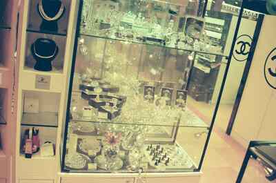 Crystal figurines and jewellery in a duty-free case — Seoul, in transit (20-25 May 2000)
