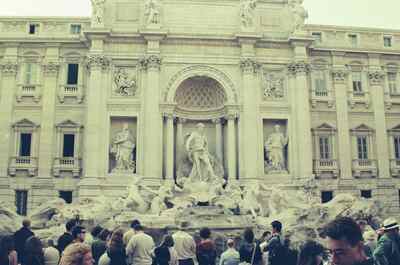 Sculptures and crowds at the Trevi Fountain — Rome, Italy (21-27 May 2000)