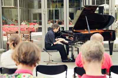 A pianist performing for an outdoor audience — Geneva, Switzerland (1-3 July 2000)