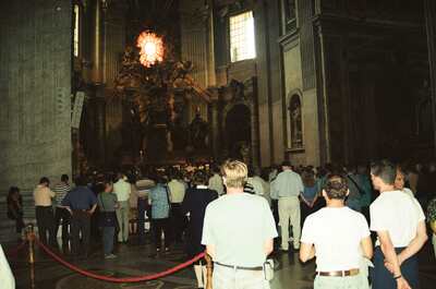 Crowd before the gilded Cathedra Petri in St Peter's Basilica — St Peter's Basilica, Vatican City (21-27 May 2000)