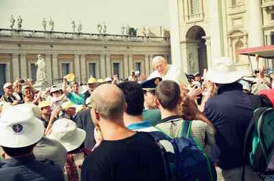 Pope John Paul II greeting pilgrims in St Peter's Square — St Peter's Basilica, Vatican City (21-27 May 2000)
