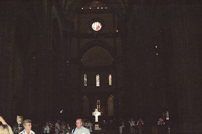 Dim Duomo interior with stained glass and crowds — Florence, Italy (26 May 2000)