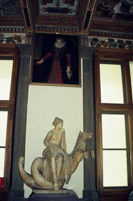 A noblewoman's portrait and antique statue by windows — Florence, Italy (26 May 2000)