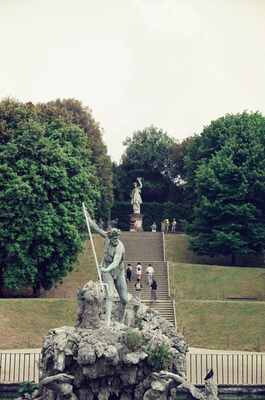 The Neptune fountain and stepped paths in the gardens — Florence, Italy (26-27 May 2000)