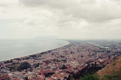 The town and sweeping bay seen from above — Gaeta & the coast, Italy (28 May - 3 June 2000)