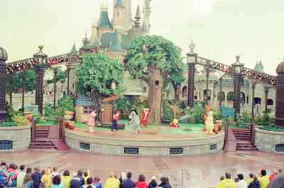 Winnie the Pooh stage show before the castle at Disneyland — Disneyland Paris, France (2-8 July 2000)