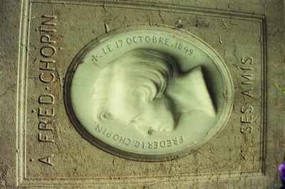 Carved relief portrait on Chopin's grave plaque — Paris, France (29 June - 6 July 2000)