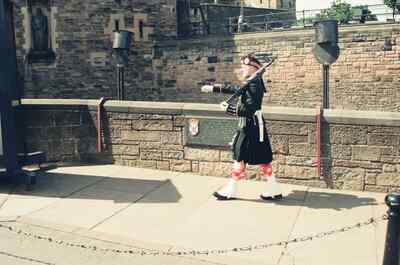 A kilted soldier marching on the castle approach — Edinburgh, Scotland (August 2000)