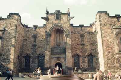 Visitors crossing the square before the War Memorial — Edinburgh, Scotland (August 2000)