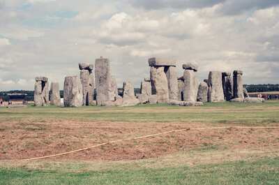The standing stones of Stonehenge ringed by visitors — Stonehenge, England (mid-August 2000)