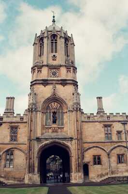 Tom Tower clock face above the Christ Church gate — Oxford, England (August 2000)