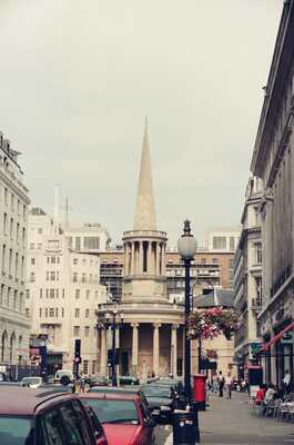 The needle spire of All Souls church, Langham Place — London, England (August 2000)