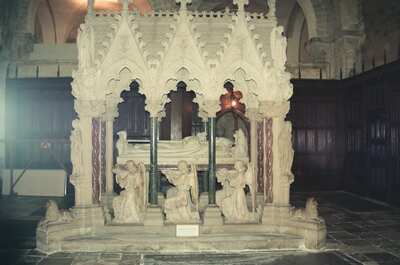 A carved stone screen and statues along the nave — Winchester, England (August 2000)