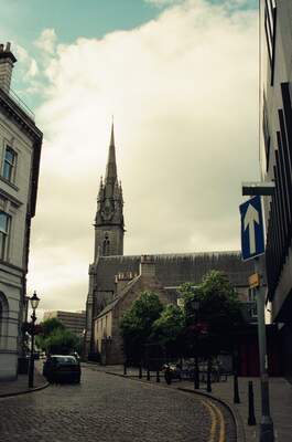 A church spire above an Aberdeen city-centre street — Aberdeen, Scotland (late July - early August 2000)