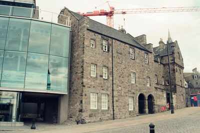 The old stone Maritime Museum beside its glass extension on Shiprow — Aberdeen, Scotland (late July - early August 2000)
