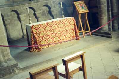 The crimson and gold altar of St Anselm — Canterbury, England (mid-August 2000)