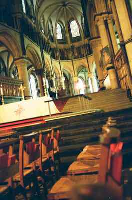 A white-clad altar before the steps of the cathedral choir — Canterbury, England (mid-August 2000)