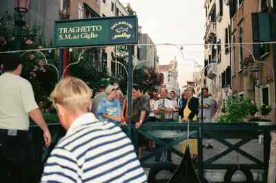 Tourists waiting at the Traghetto S.M. del Giglio crossing — Venice, Italy (7-10 June 2000)