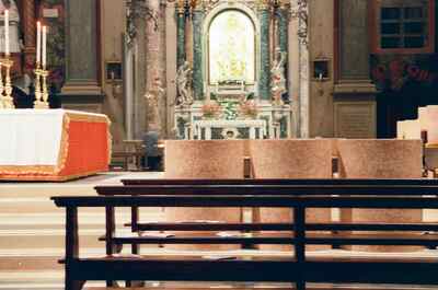 Gilded altar and Madonna shrine inside a church — Venice, Italy (7-10 June 2000)