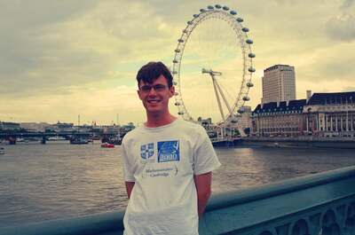 Richard in a Cambridge 2000 shirt before the London Eye — London, England (August 2000)