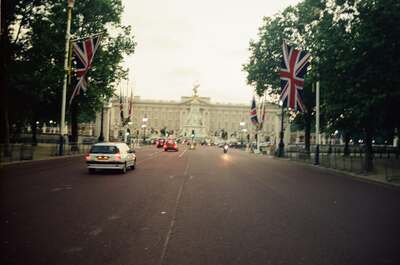 The Mall flying Union Jacks toward Buckingham Palace — London, England (13-20 July 2000)