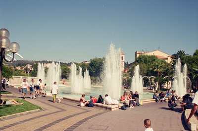 Fountains and strollers at Place Massena — Nice, France (13-20 July 2000)