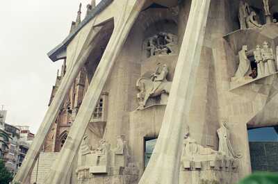 Angled buttress columns and statues of the Passion facade — Barcelona, Spain (13-20 July 2000)