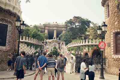 Tourists at the gingerbread gatehouses of Park Guell — Barcelona, Spain (13-20 July 2000)