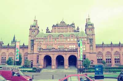 The red-stone facade of the Kelvingrove Art Gallery and Museum — Glasgow, Scotland (late July 2000)