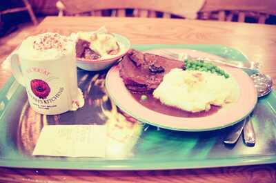 A tray meal of roast beef and mashed potato at McTavish's Kitchens — Oban, Scotland (late July 2000)